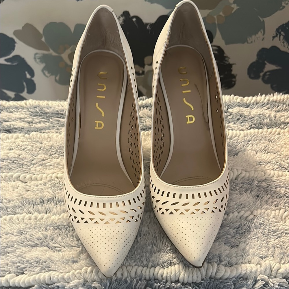 Unisa White Elegant Heels with cut-out Design Size 7.5 M
